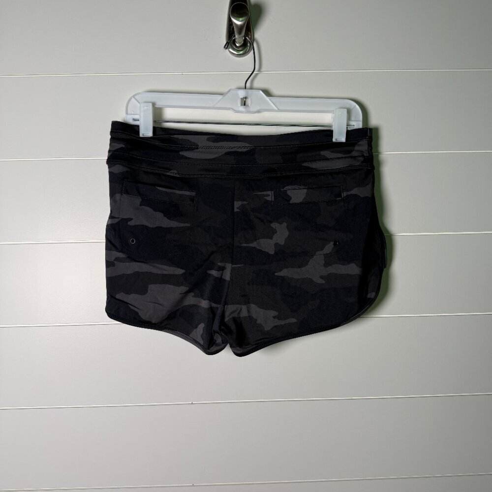 Athleta Camo Black Shorts Sz Small - Picture 6 of 7